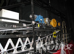 對(duì)開、串疊幕機(jī)